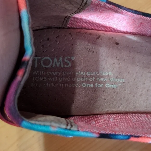 Step into Summer with Toms Oahu Espadrille: Perfect Blend of Style and Comfort - Picture 8 of 15